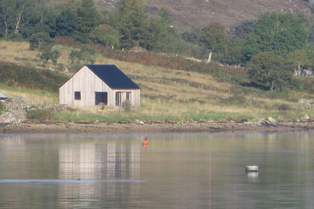 Beautiful Views From Right Above The Water Holiday home Dunan