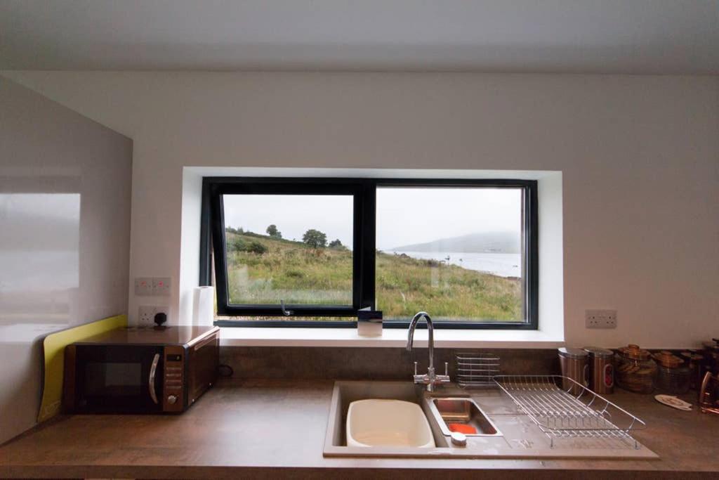 Beautiful Views From Right Above The Water Holiday home *